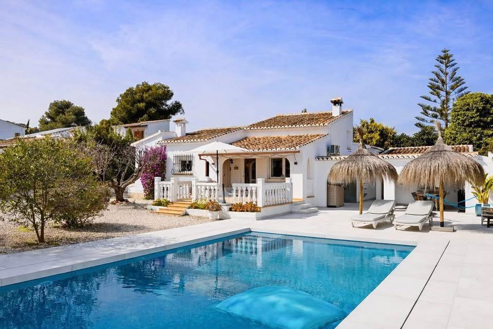 Instapklare gelijkvloerse villa te koop in Javea