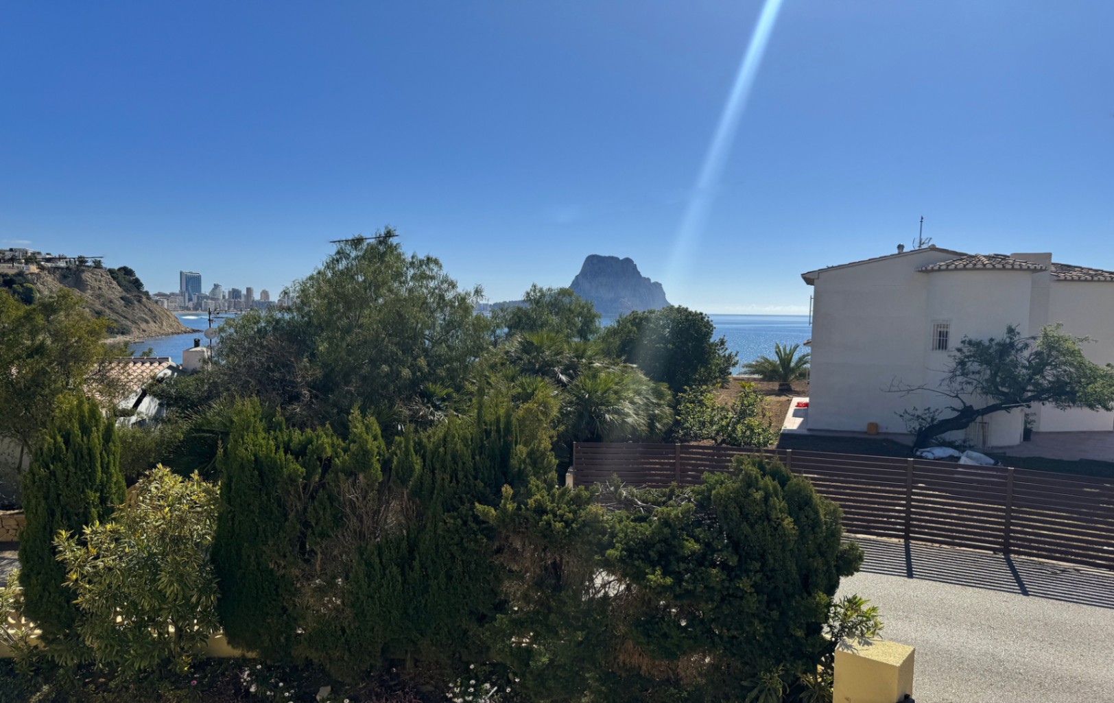 Vrijstaande villa met frontaal zeezicht op Peñón de Ifach in Calpe