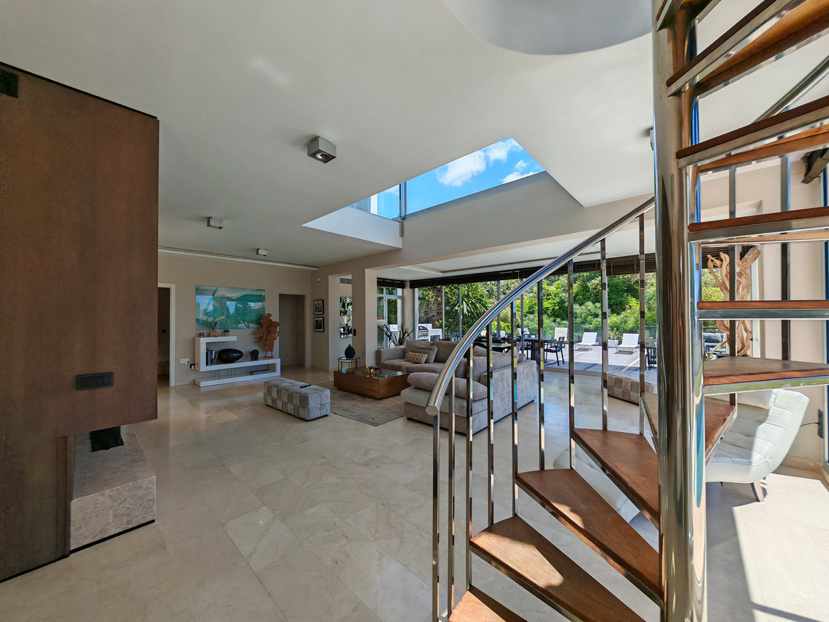 Luxe villa met verwarmd zwembad en zeezicht in Marbella