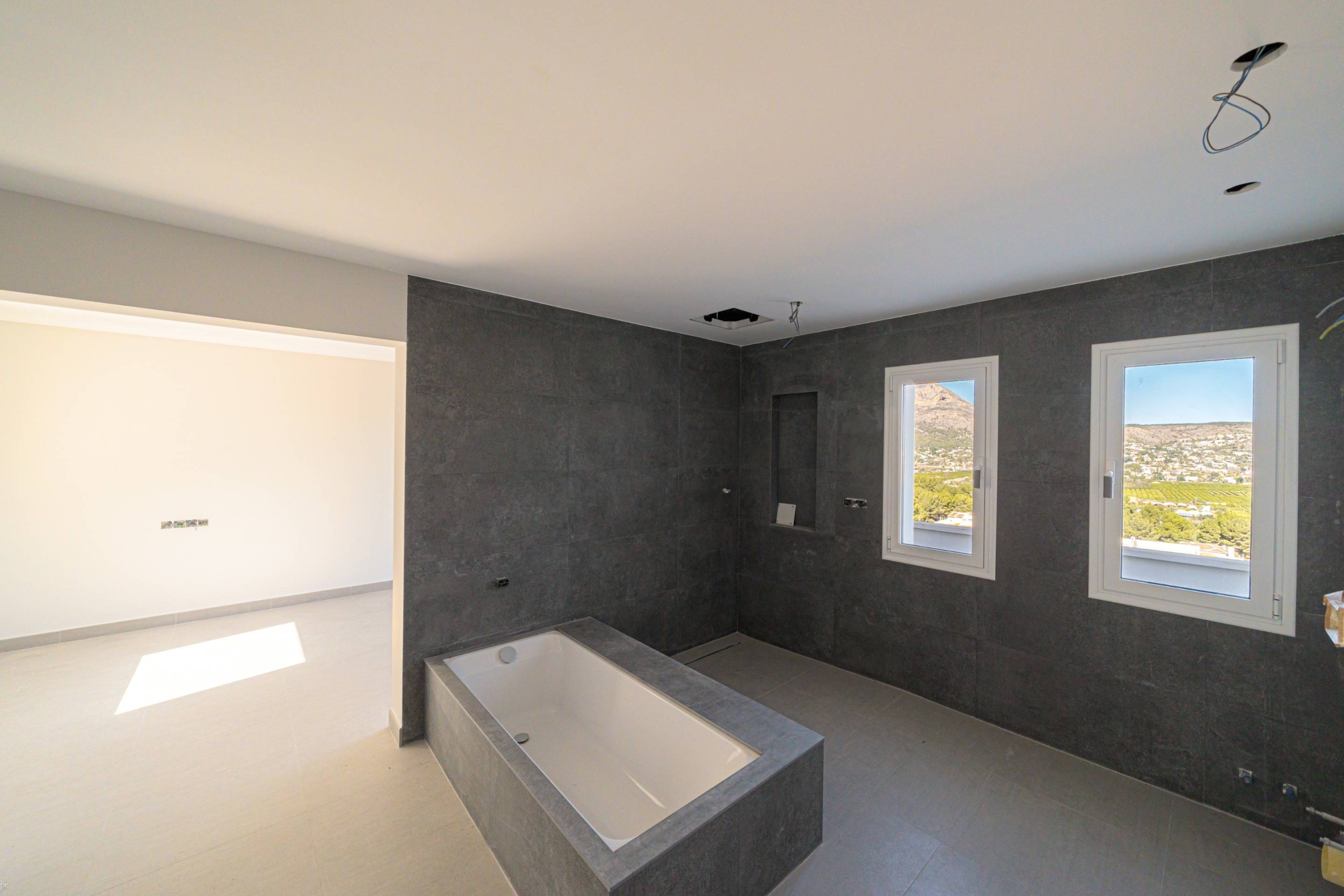 Nieuwbouw villa met prachtig uitzicht in Javea