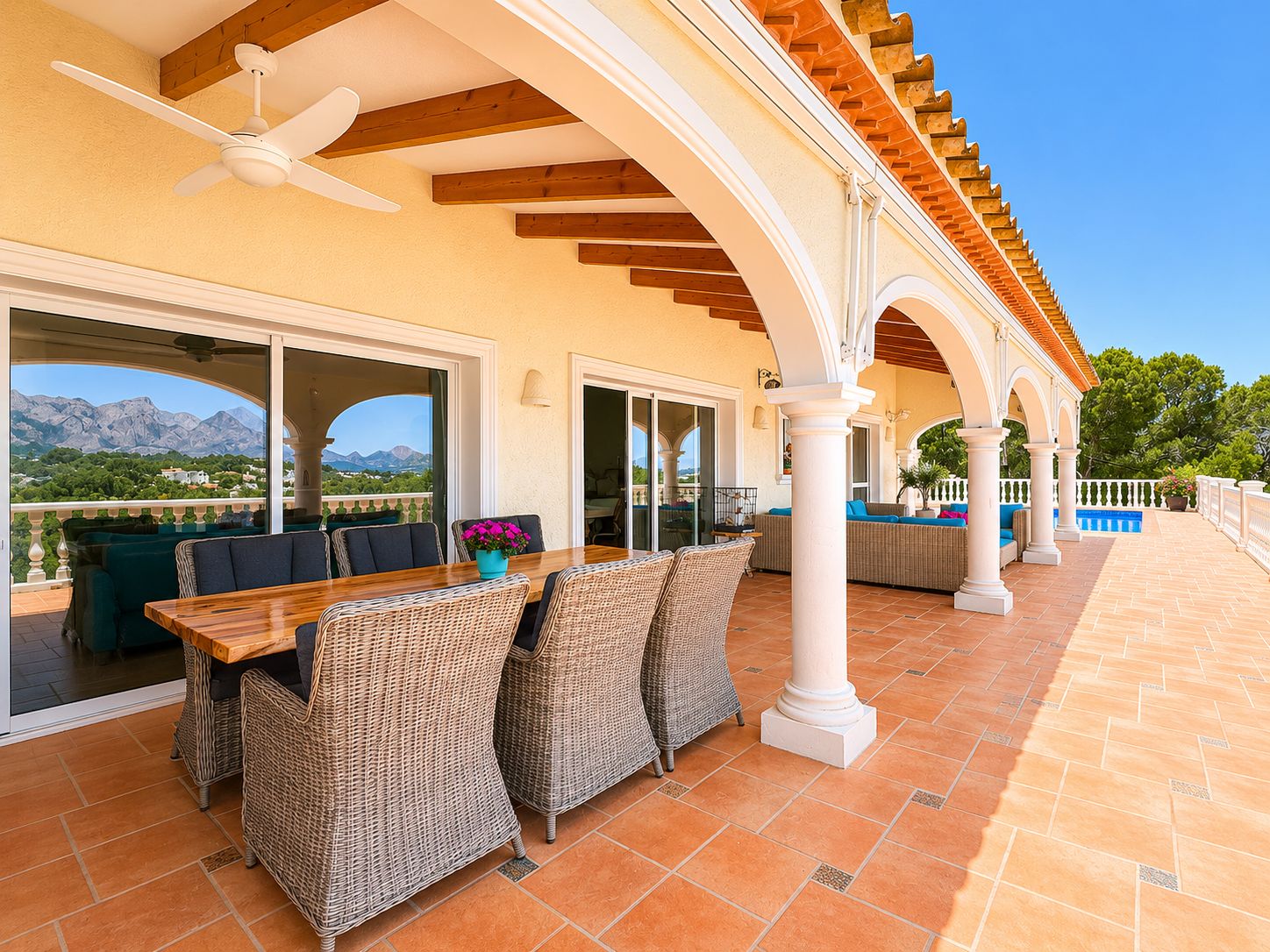 Instapklare villa met zeezicht en bergpanorama in Altea