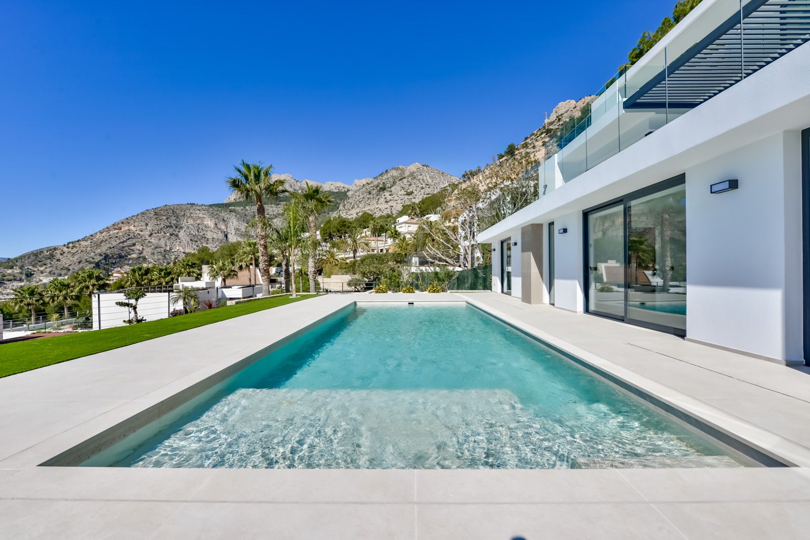 Moderne villa met panoramisch zeezicht in Altea Hills