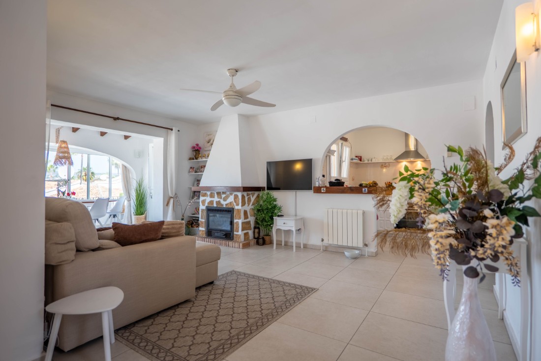 Instapklare villa met privé zwembad en gastenverblijf in Moraira