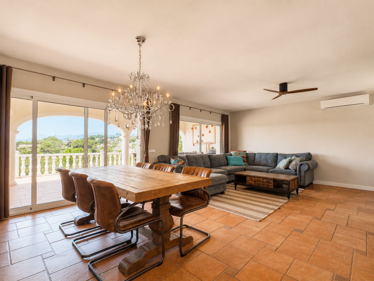 Instapklare villa met zeezicht en bergpanorama in Altea