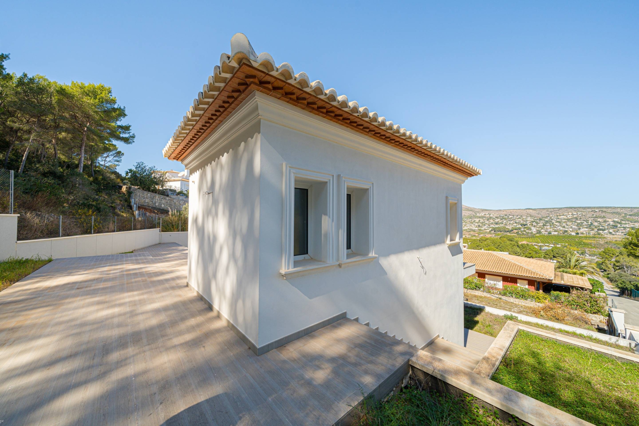 Nieuwbouw villa met prachtig uitzicht in Javea