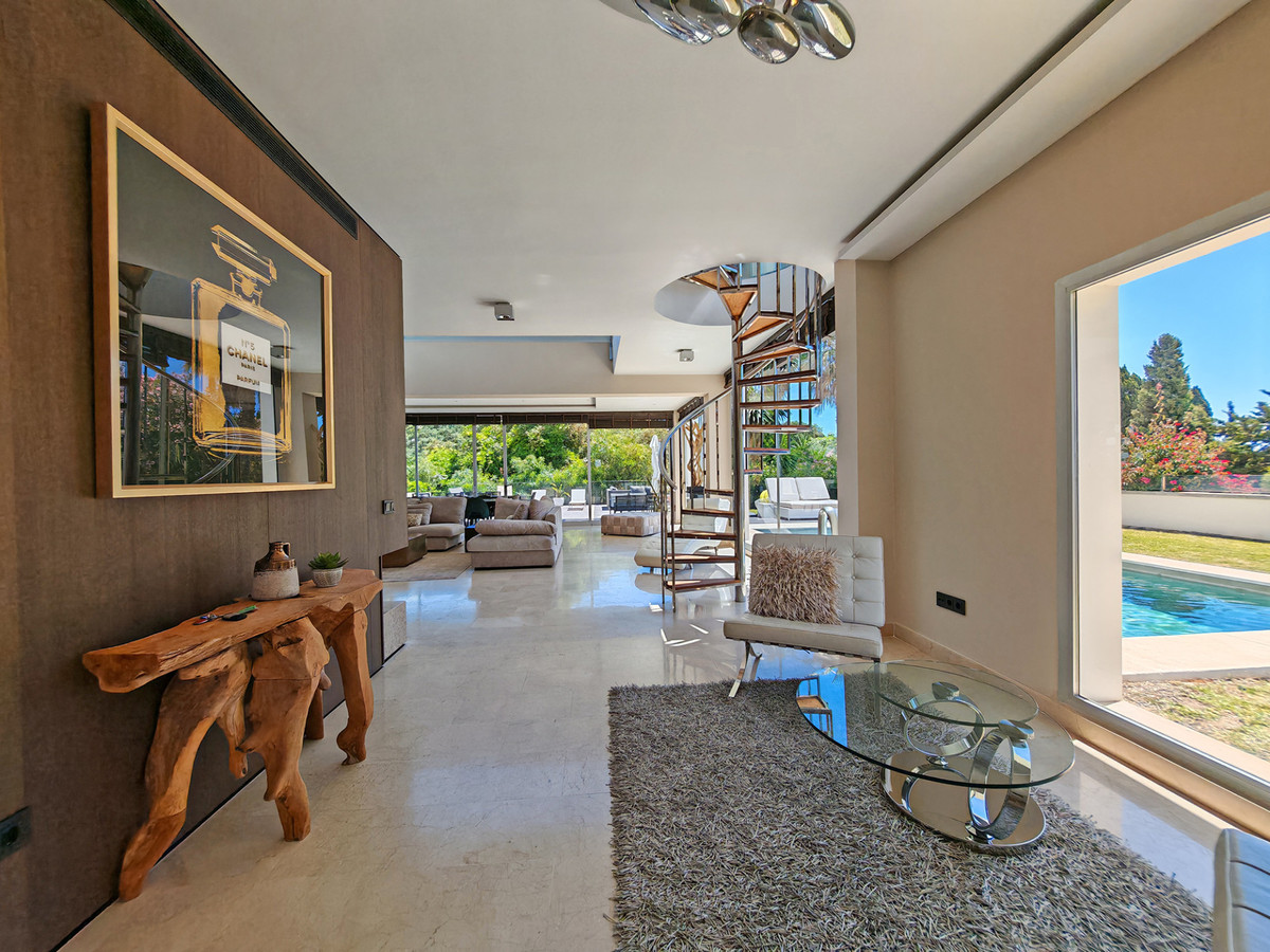 Luxe villa met verwarmd zwembad en zeezicht in Marbella