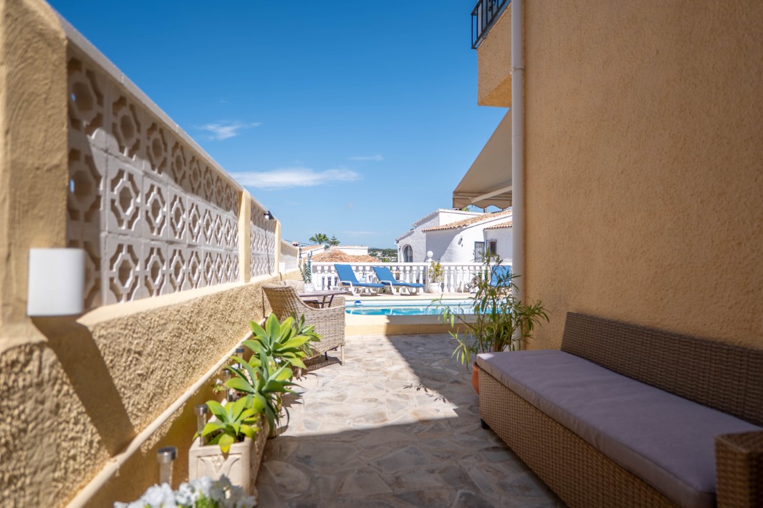 Instapklare villa met privé zwembad en gastenverblijf in Moraira