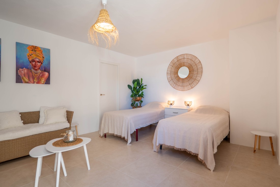 Instapklare villa met privé zwembad en gastenverblijf in Moraira