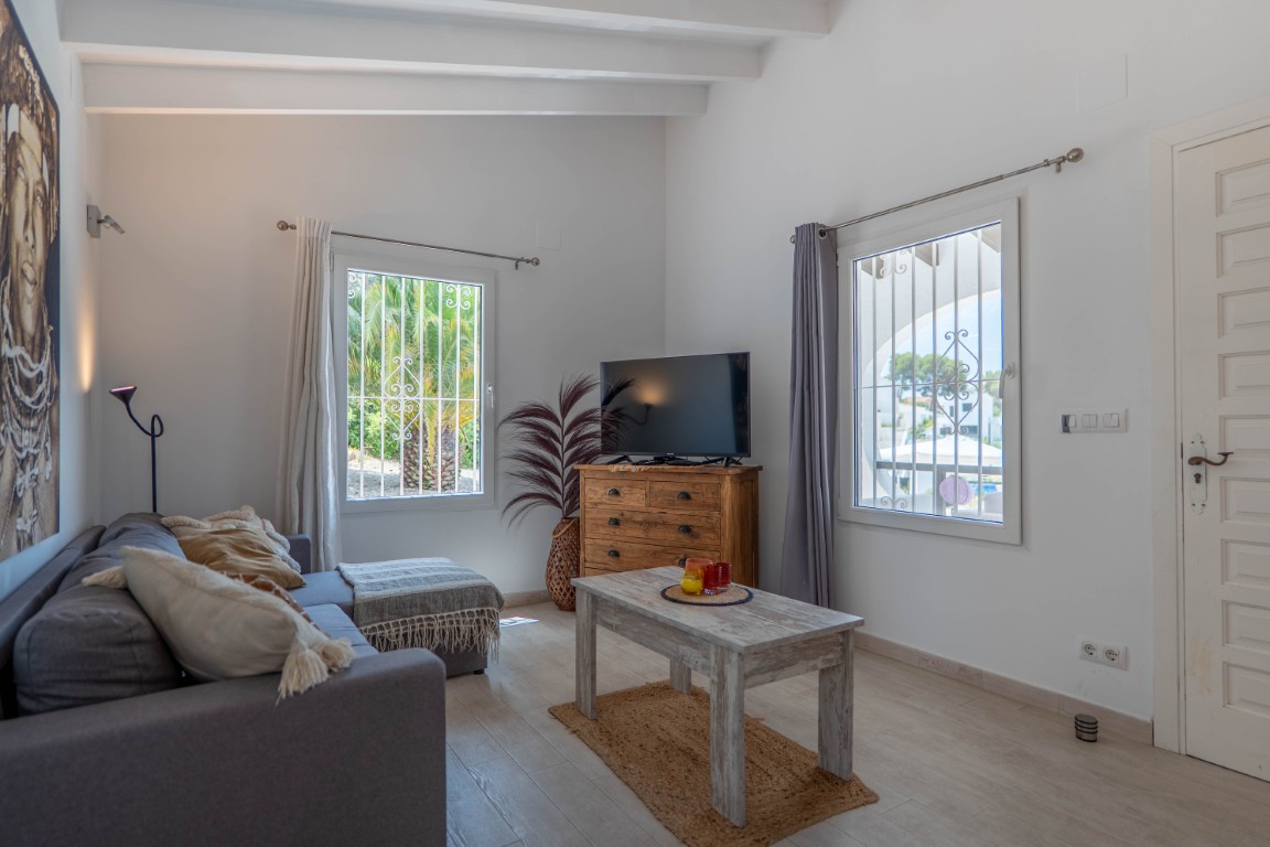 Prachtige gerenoveerde villa met privé zwembad en open zicht in Moraira