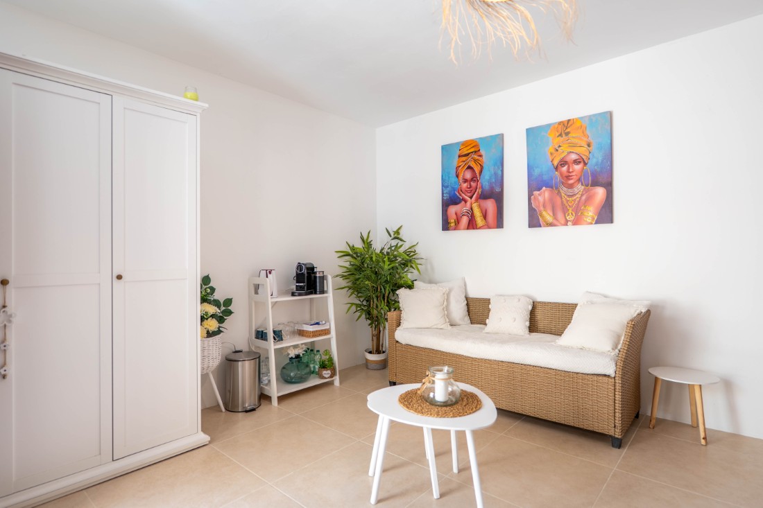 Instapklare villa met privé zwembad en gastenverblijf in Moraira