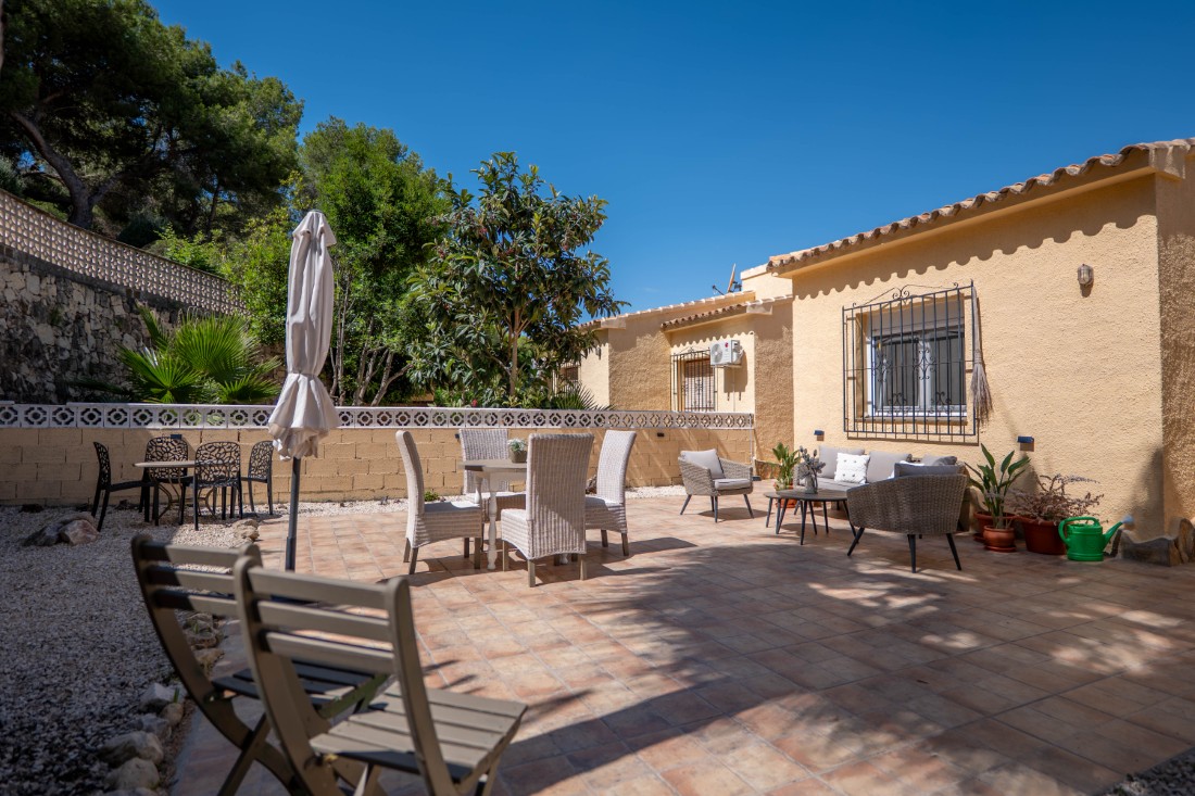 Instapklare villa met privé zwembad en gastenverblijf in Moraira
