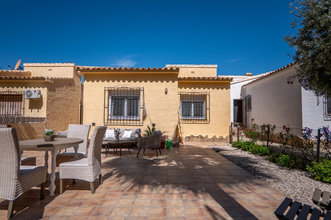 Instapklare villa met privé zwembad en gastenverblijf in Moraira