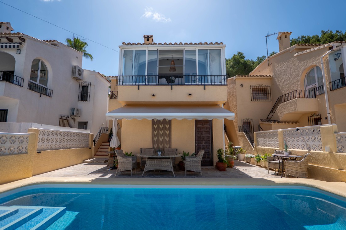 Instapklare villa met privé zwembad en gastenverblijf in Moraira