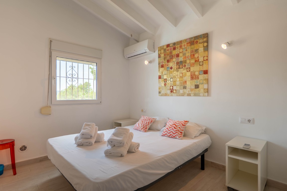 Prachtige gerenoveerde villa met privé zwembad en open zicht in Moraira