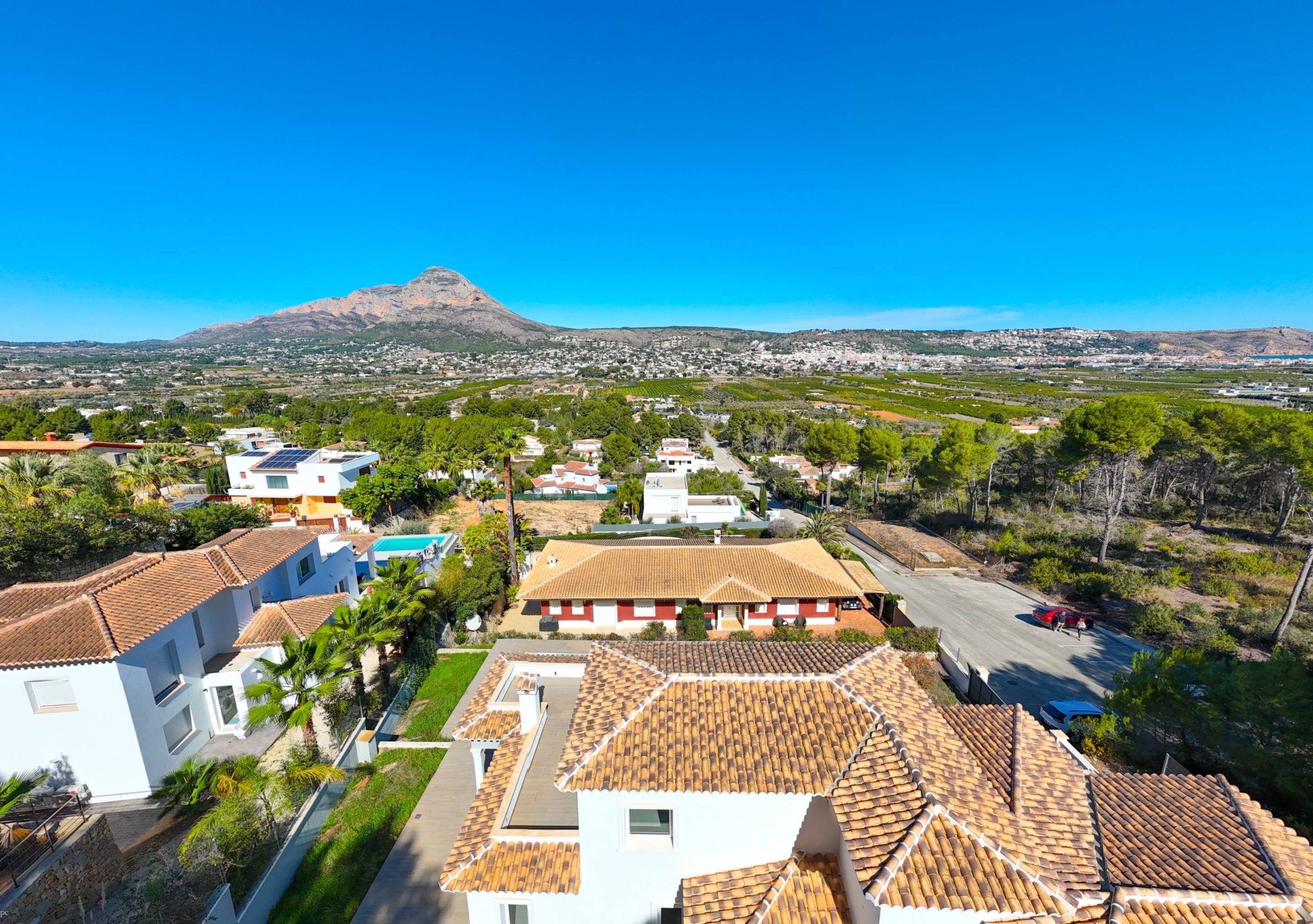 Nieuwbouw villa met prachtig uitzicht in Javea