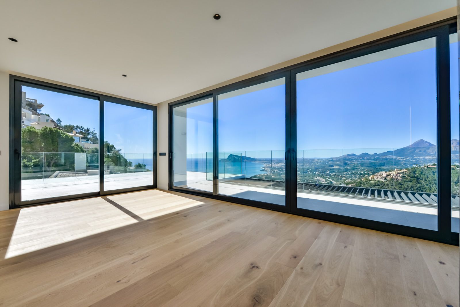 Moderne villa met panoramisch zeezicht in Altea Hills