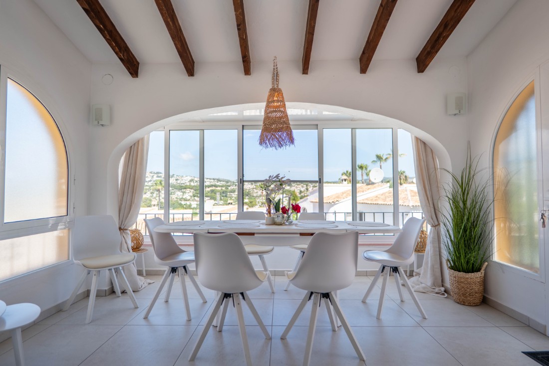 Instapklare villa met privé zwembad en gastenverblijf in Moraira