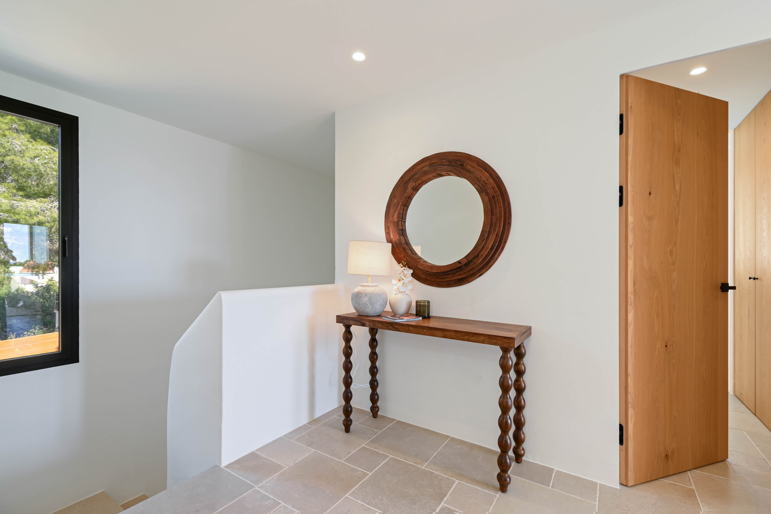 Instapklare luxe nieuwbouw villa met zeezicht in Moraira
