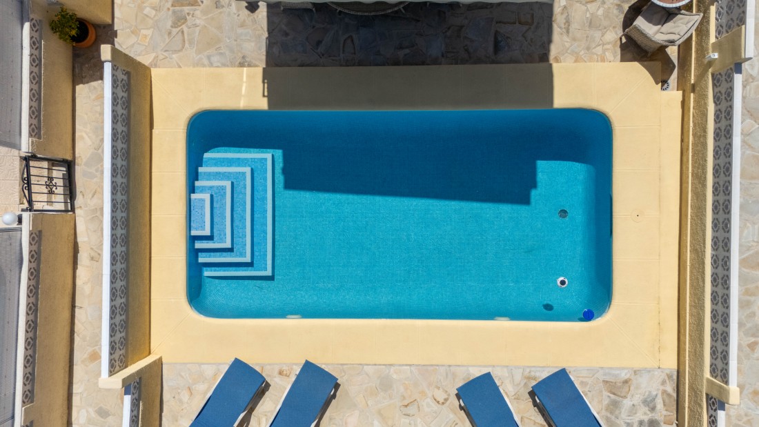 Instapklare villa met privé zwembad en gastenverblijf in Moraira