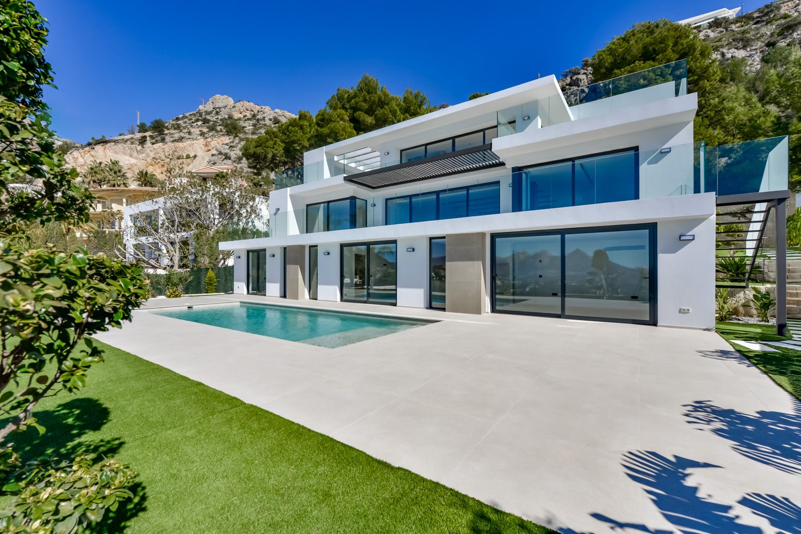 Moderne villa met panoramisch zeezicht in Altea Hills