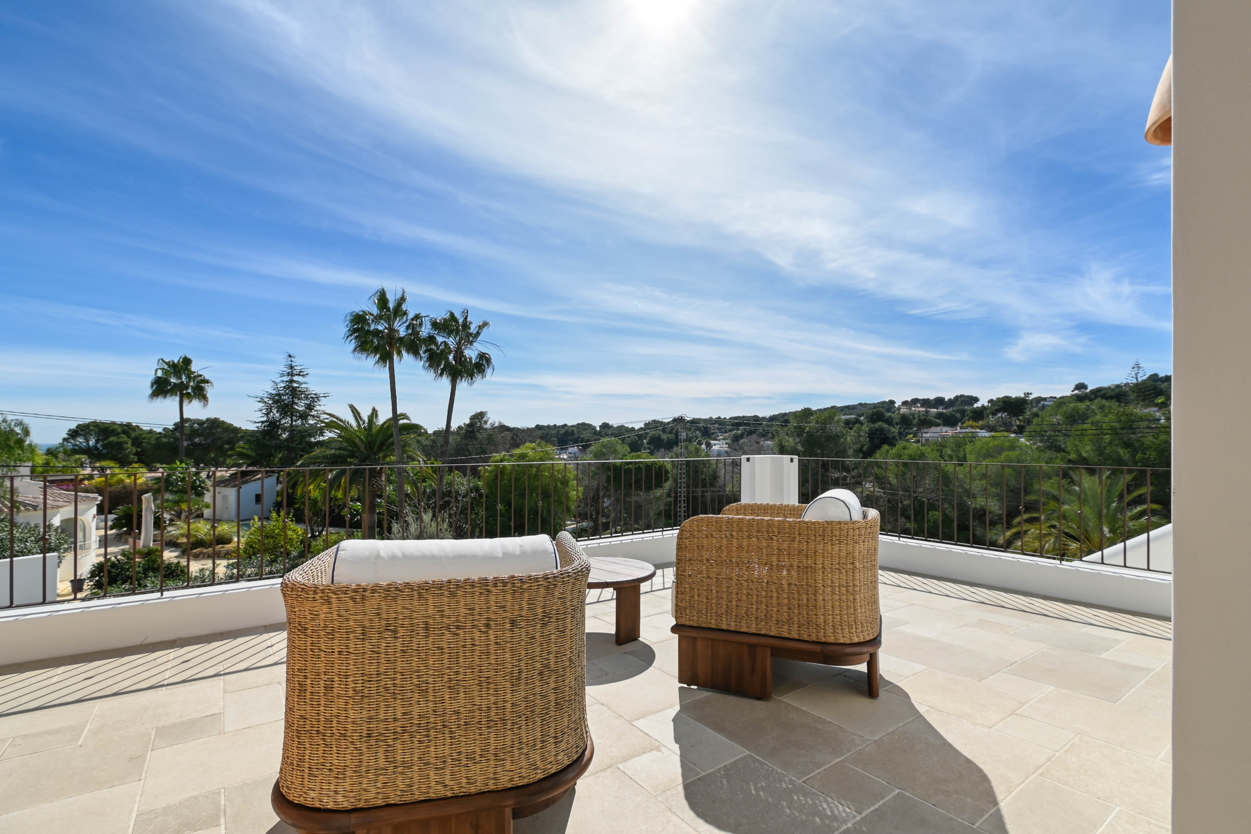 Instapklare luxe nieuwbouw villa met zeezicht in Moraira
