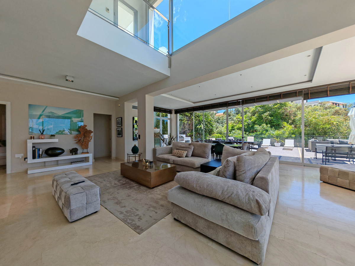 Luxe villa met verwarmd zwembad en zeezicht in Marbella