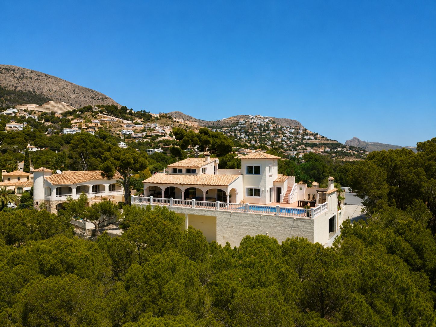 Instapklare villa met zeezicht en bergpanorama in Altea