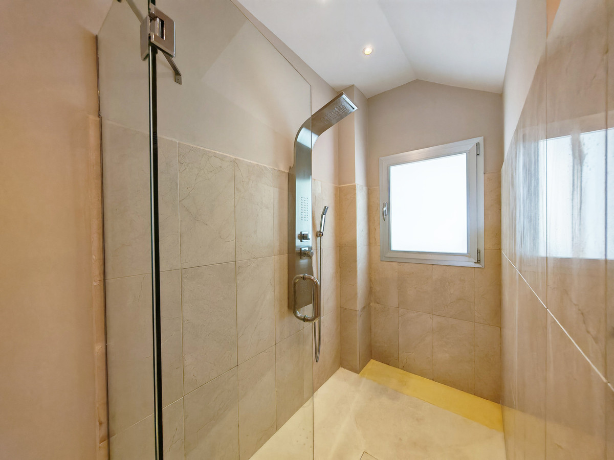 Luxe villa met verwarmd zwembad en zeezicht in Marbella