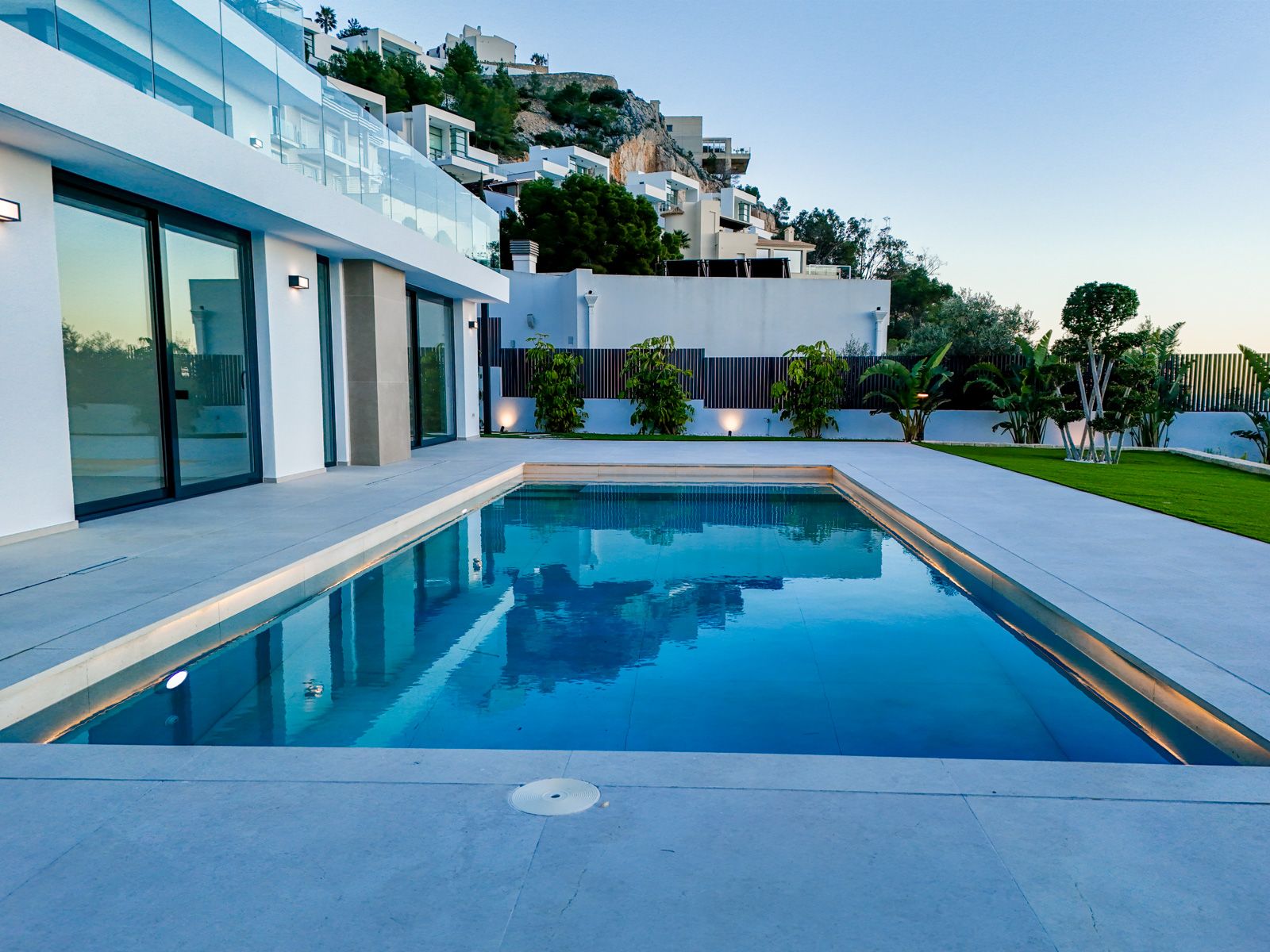 Moderne villa met panoramisch zeezicht in Altea Hills