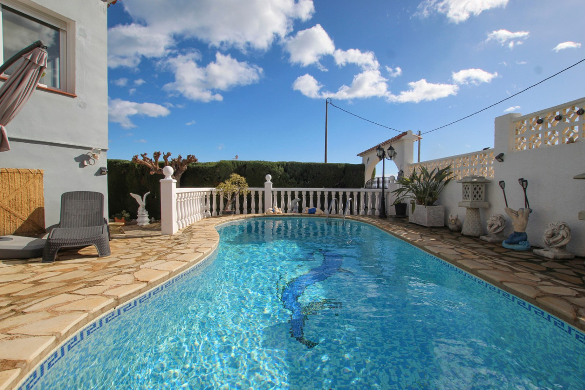 DP-07-R5297821-35 Villa met zeezicht te koop in Calpe