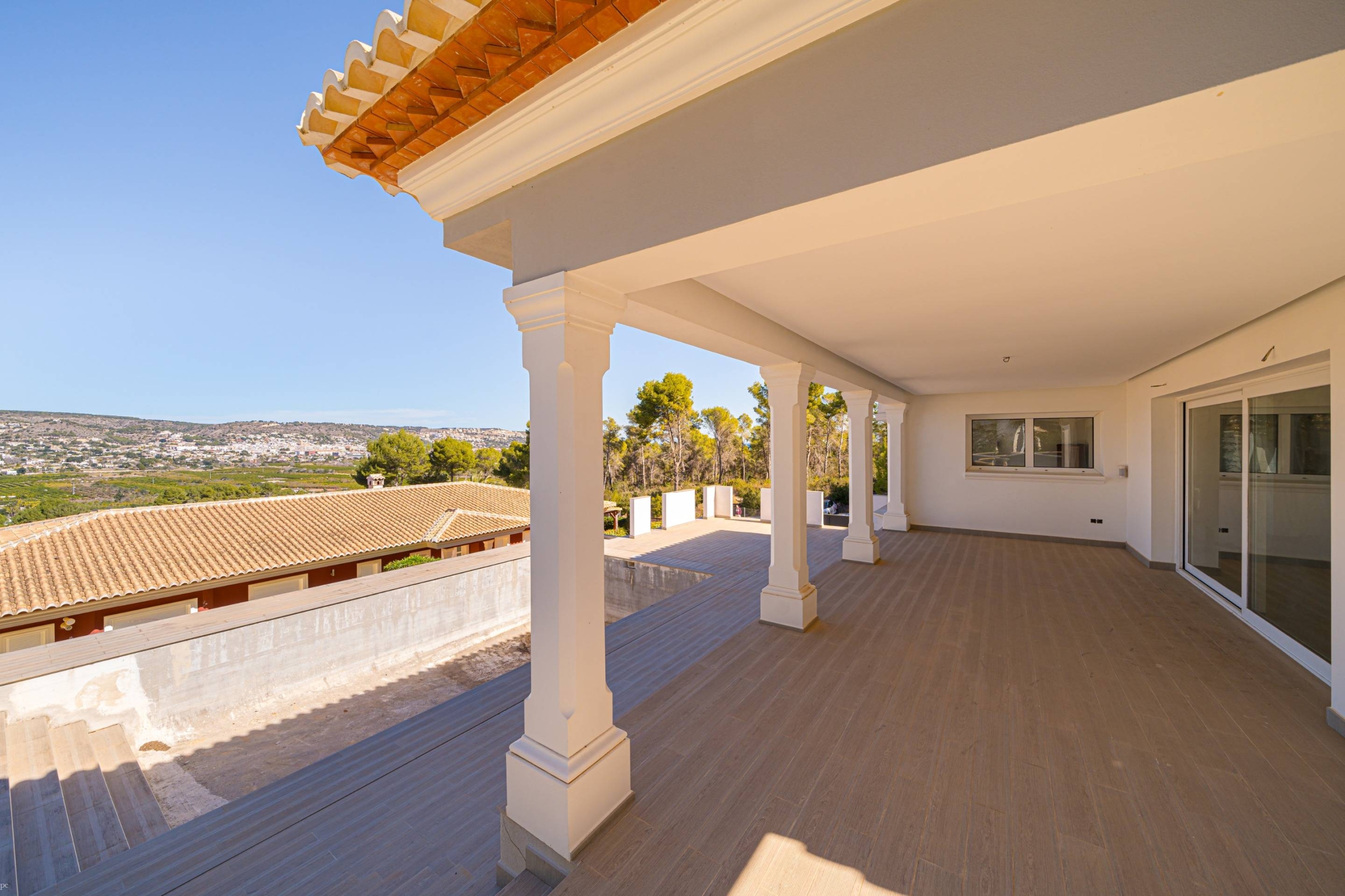Nieuwbouw villa met prachtig uitzicht in Javea