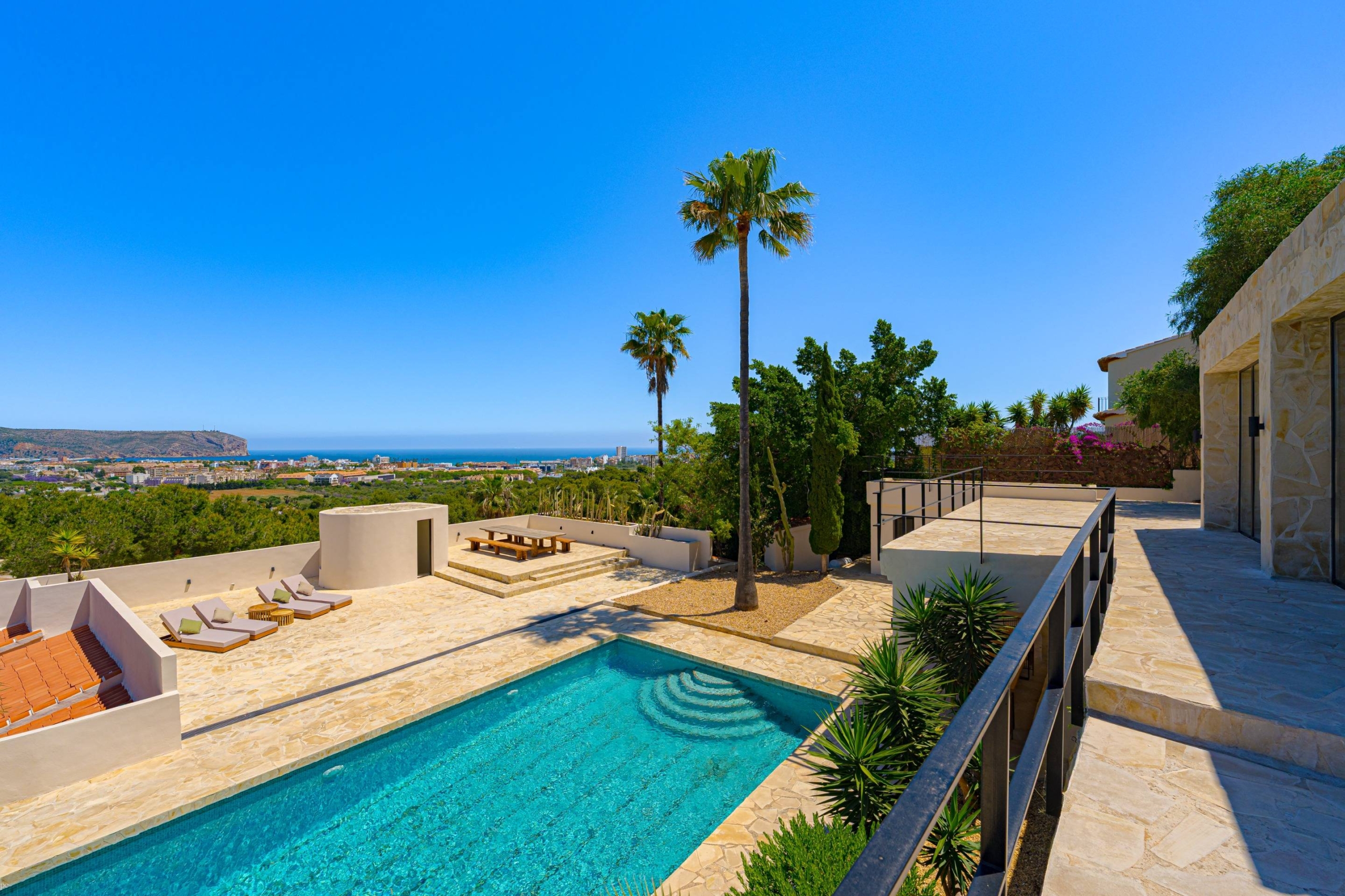 Gerenoveerde traditionele villa met privé zwembad en panoramisch zeezicht in Javea