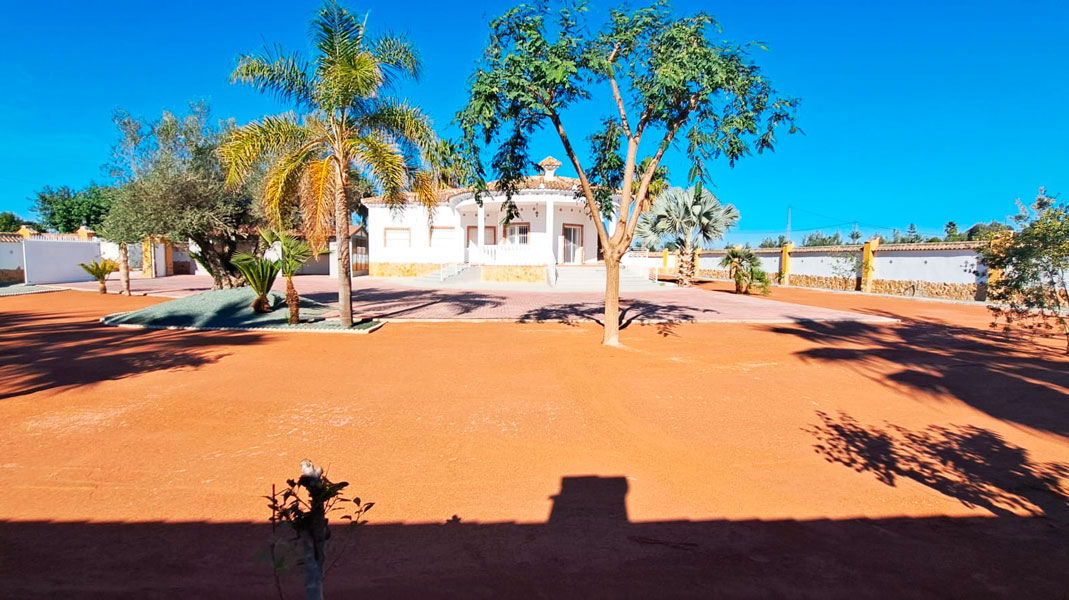 Gerenoveerde finca op groot perceel in Catral