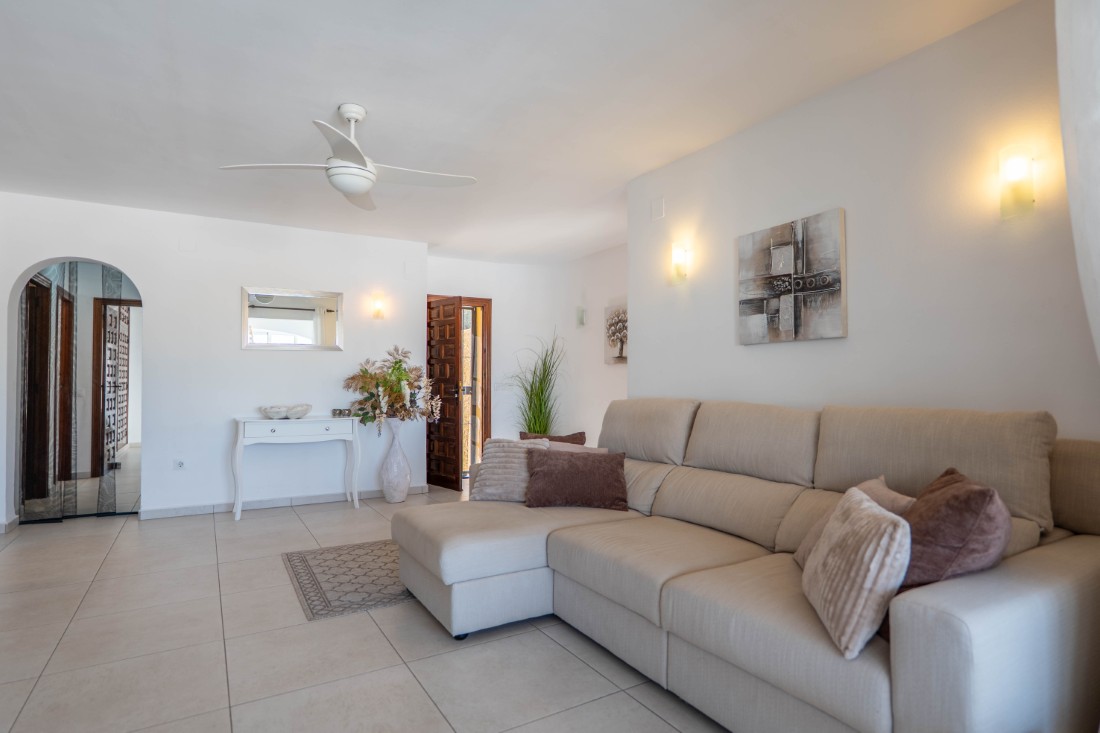 Instapklare villa met privé zwembad en gastenverblijf in Moraira