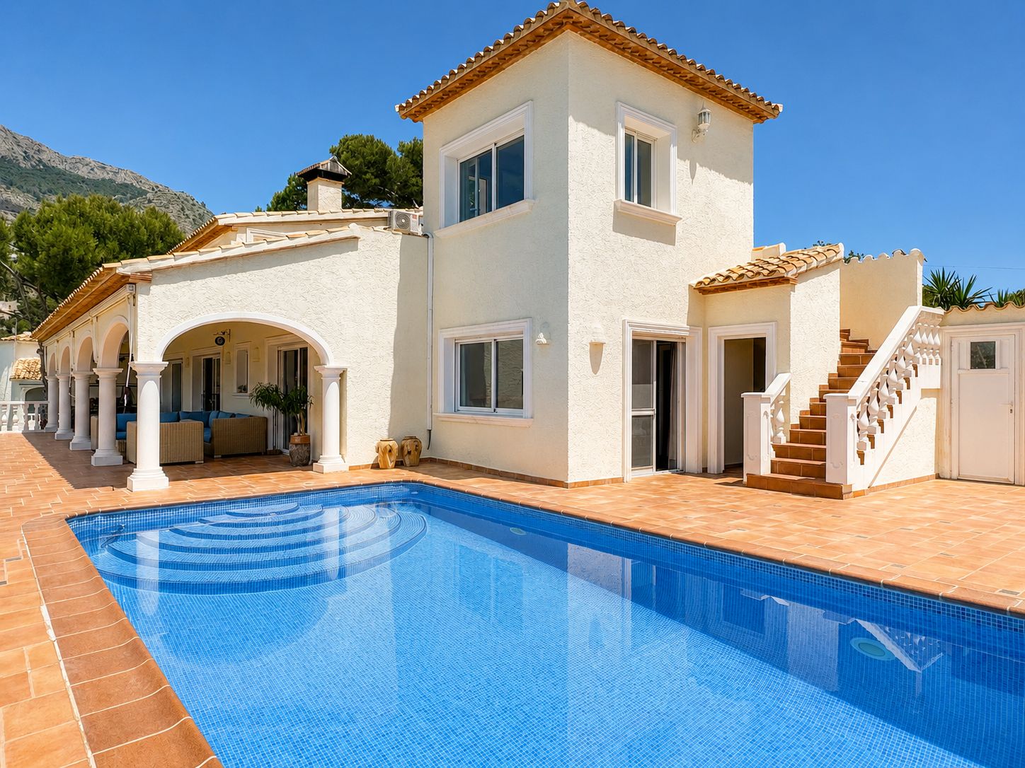 Instapklare villa met zeezicht en bergpanorama in Altea