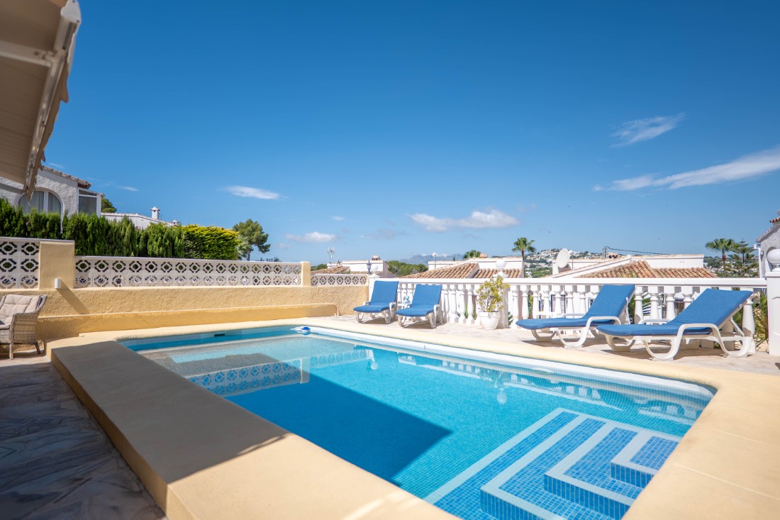 Instapklare villa met privé zwembad en gastenverblijf in Moraira