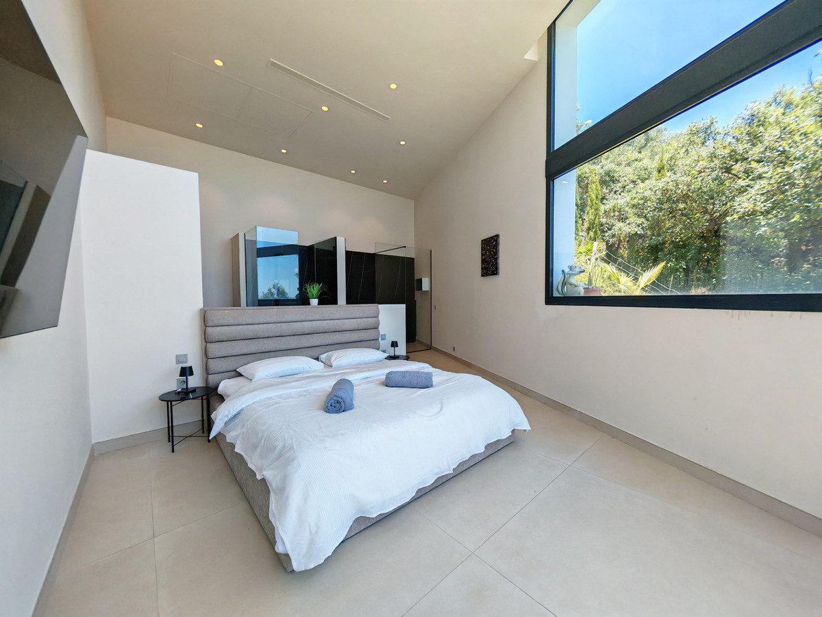Gloednieuwe design villa met spectaculair zeezicht in Marbella