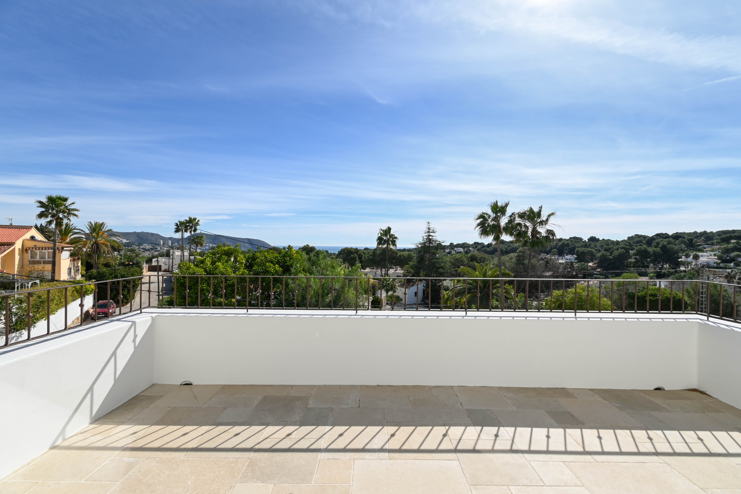 Instapklare luxe nieuwbouw villa met zeezicht in Moraira
