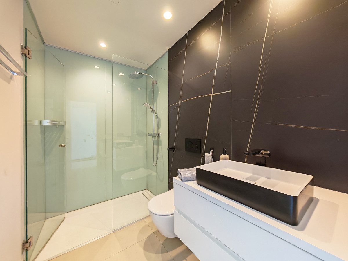 Gloednieuwe design villa met spectaculair zeezicht in Marbella