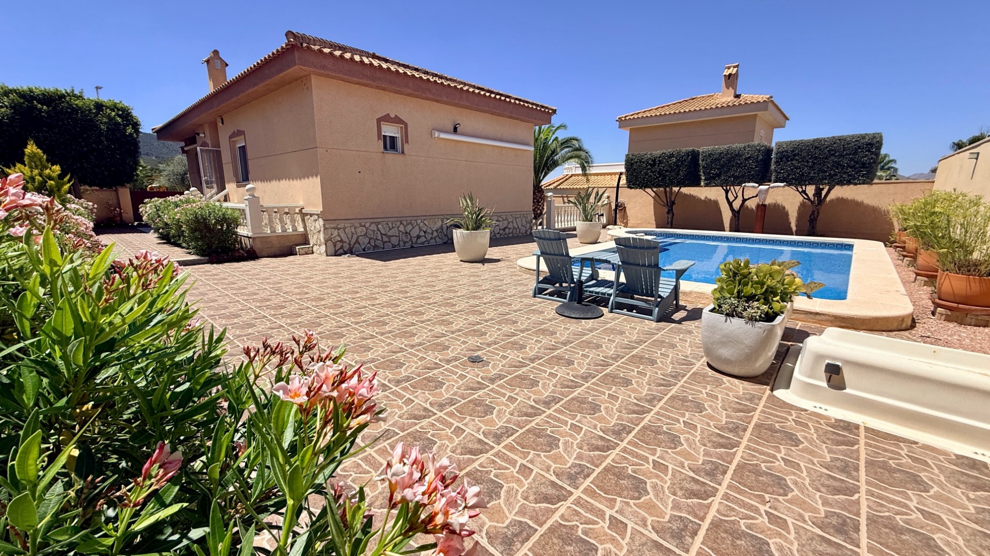 Royale villa met gastenverblijf en zwembad in Hondón de las Nieves