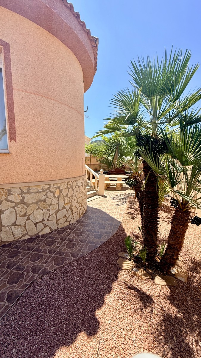 Royale villa met gastenverblijf en zwembad in Hondón de las Nieves