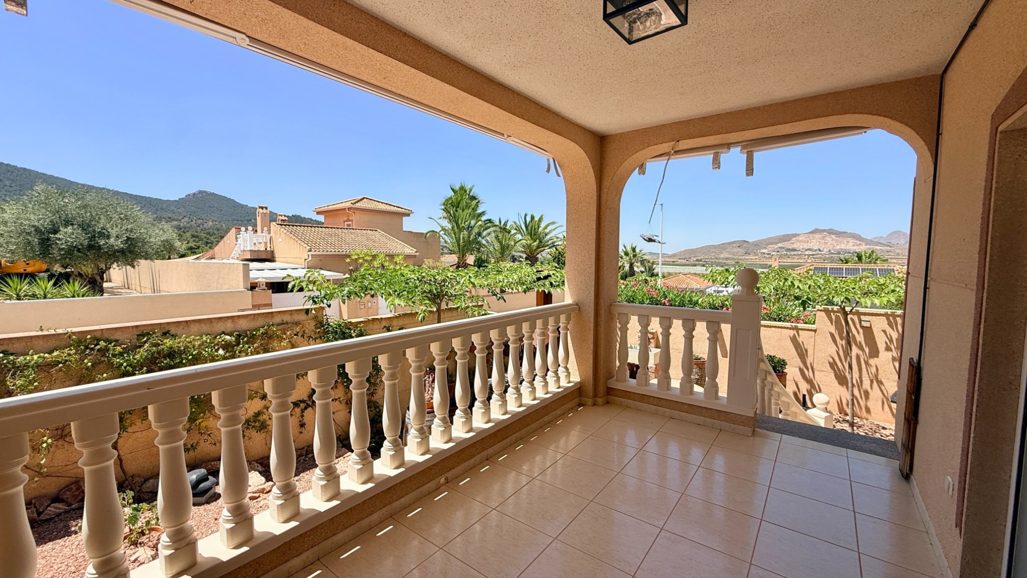 Royale villa met gastenverblijf en zwembad in Hondón de las Nieves