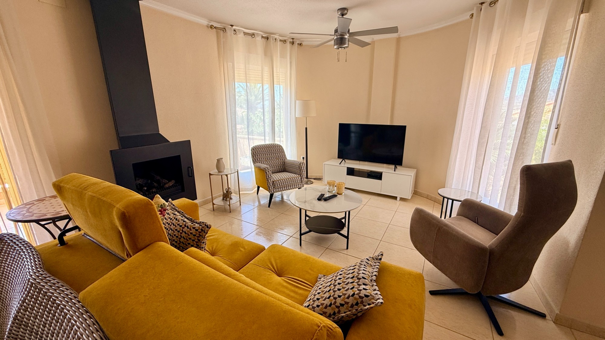 Royale villa met gastenverblijf en zwembad in Hondón de las Nieves