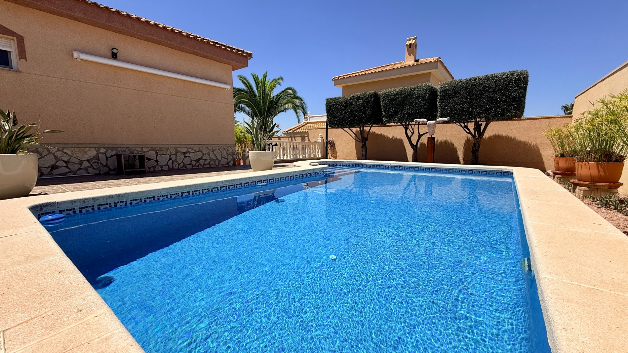 Royale villa met gastenverblijf en zwembad in Hondón de las Nieves