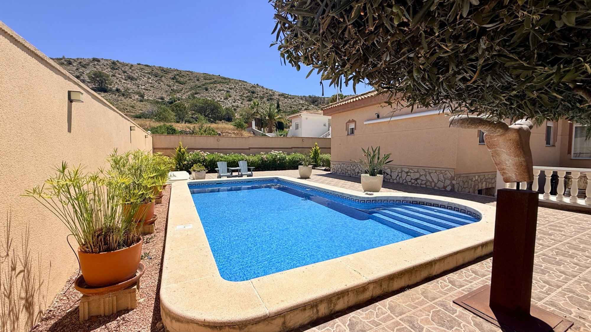 Royale villa met gastenverblijf en zwembad in Hondón de las Nieves