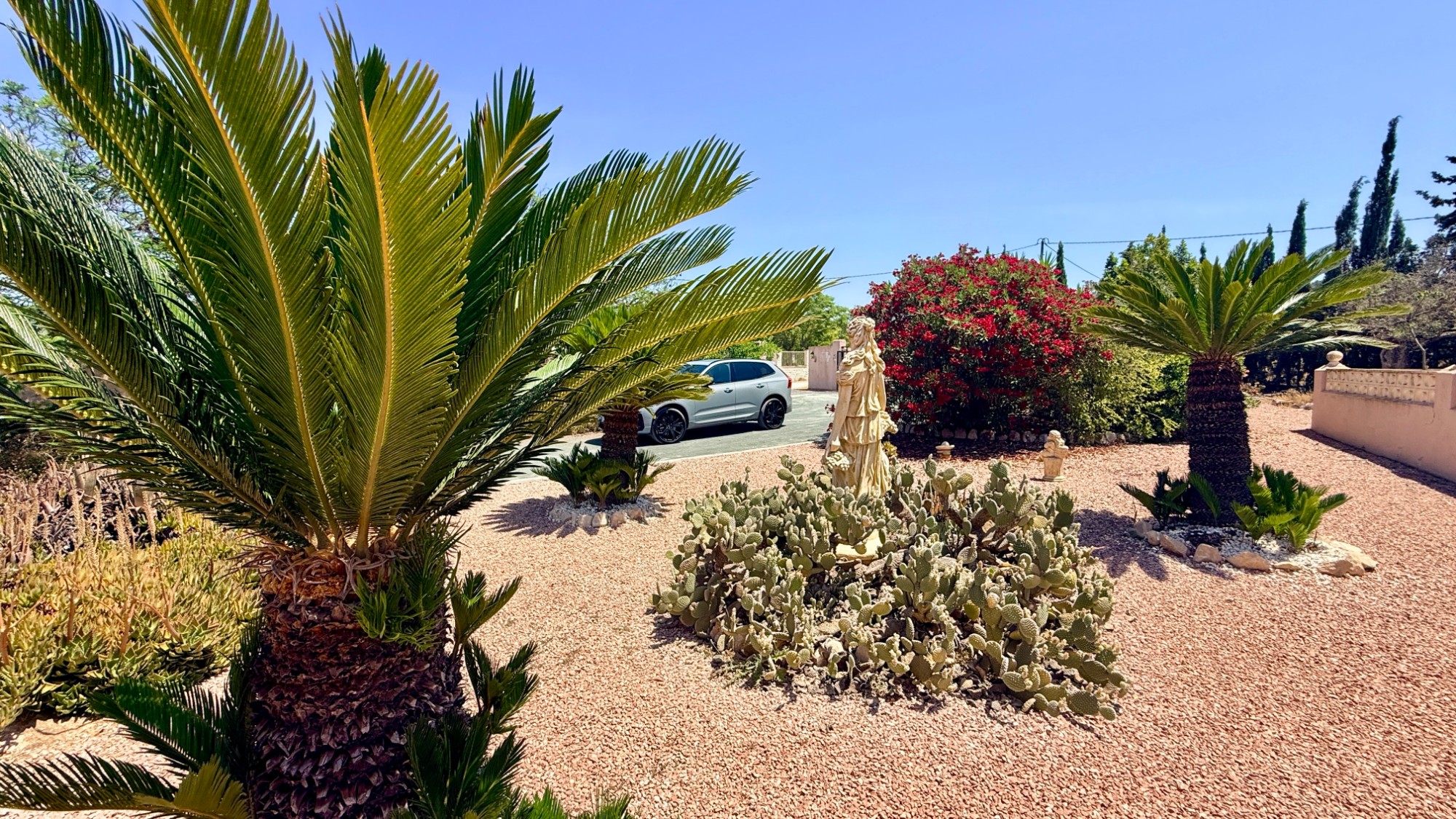 Ruime vrijstaande villa met spectaculair zwembad in Hondón de los Fráiles