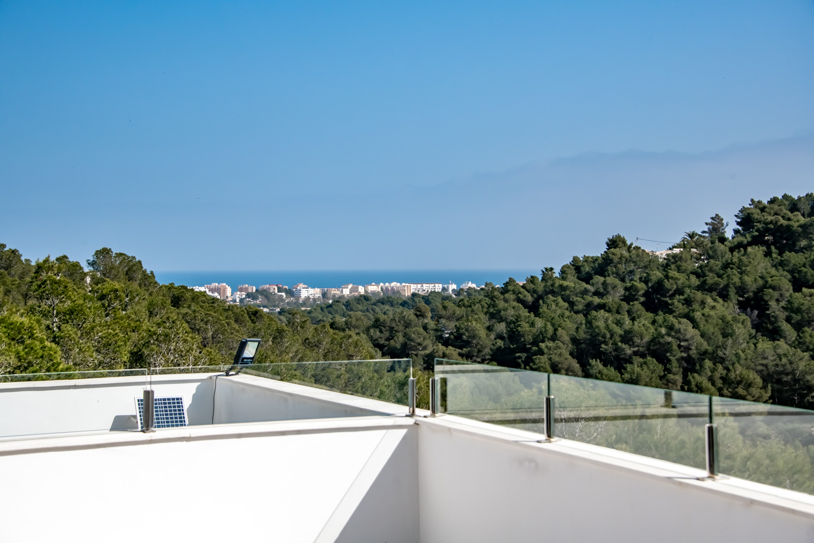 Instapklare moderne villa met zeezicht in Javea