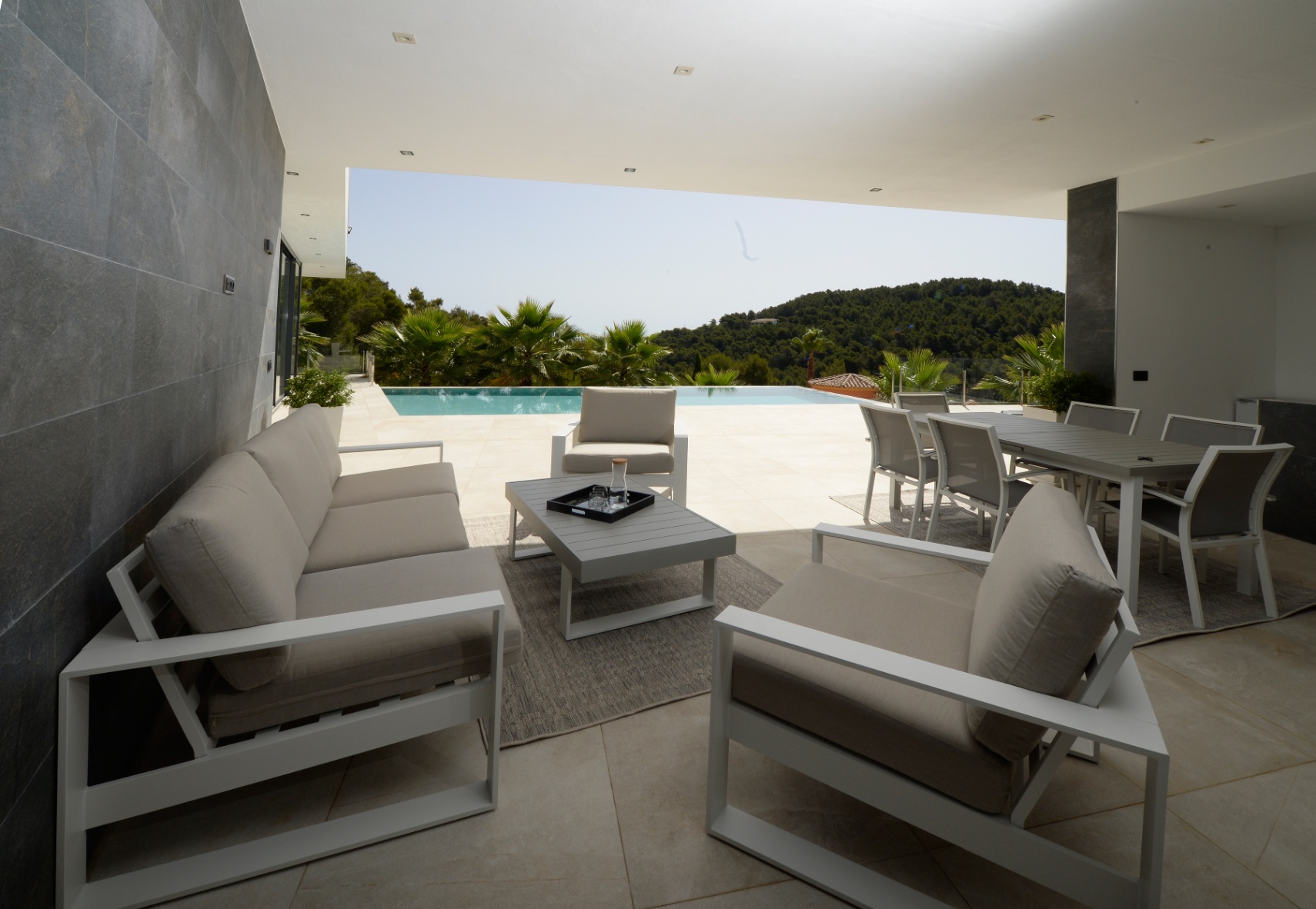 Instapklare moderne villa met zeezicht in Javea