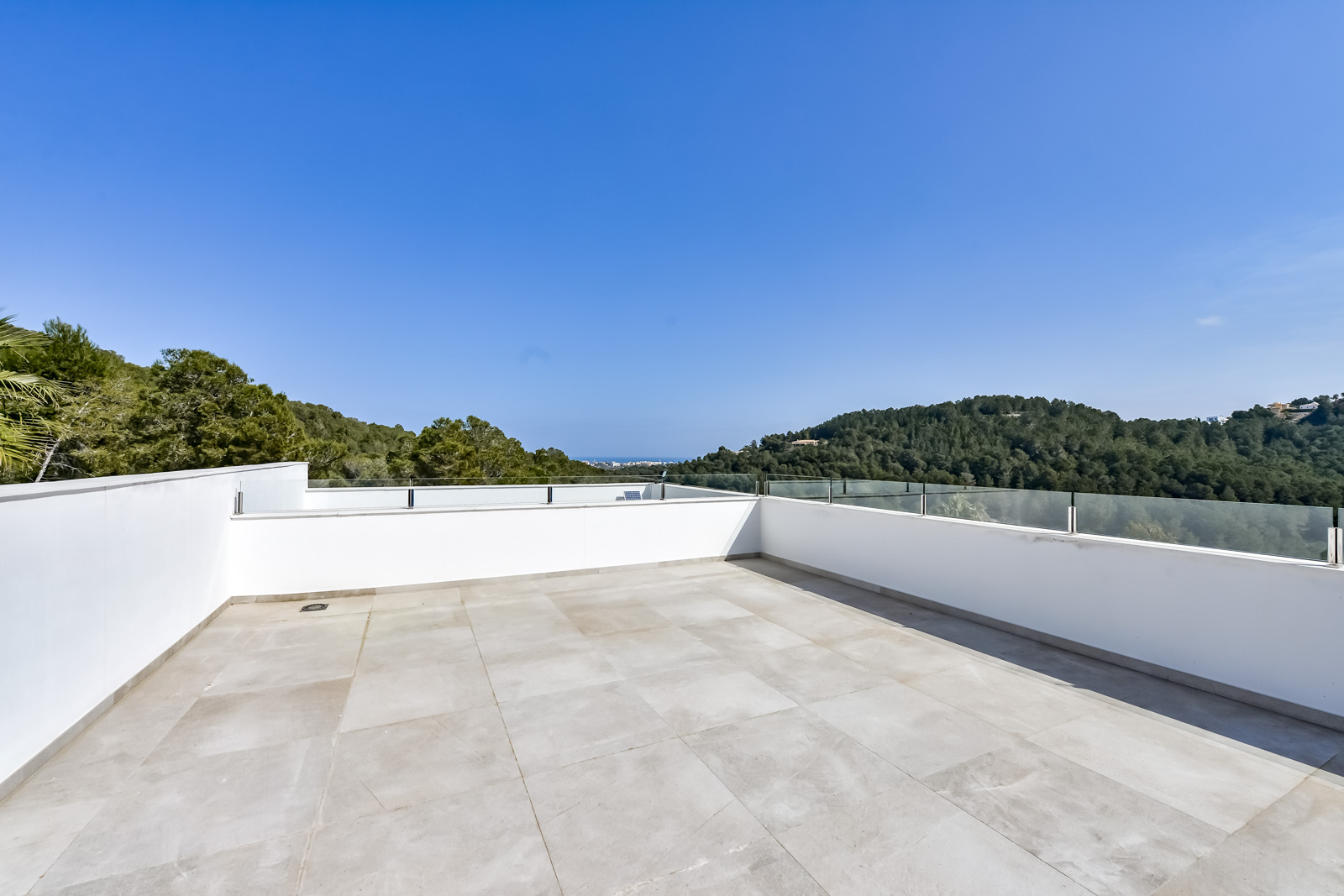 Instapklare moderne villa met zeezicht in Javea