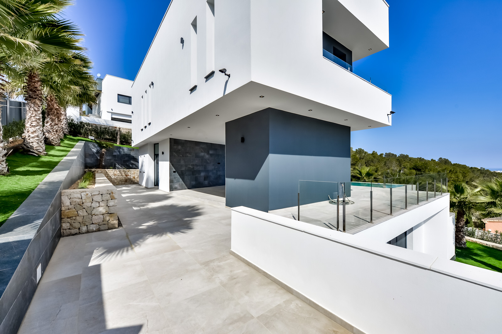 Instapklare moderne villa met zeezicht in Javea